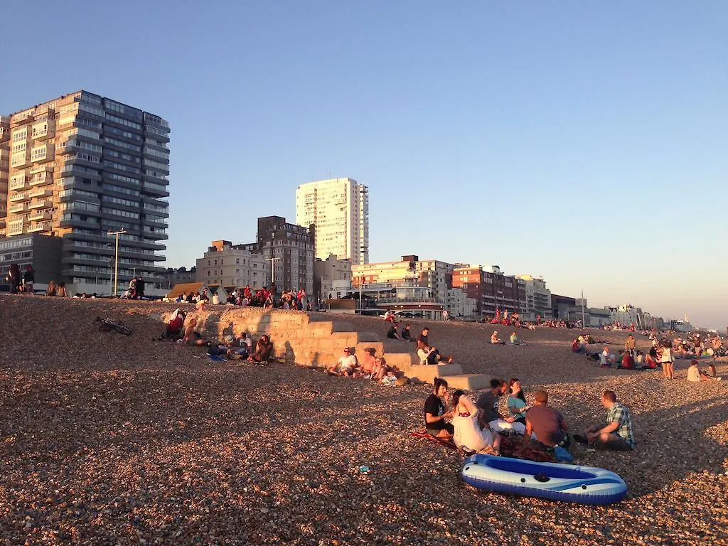 Stay In The Heart Of ... Brighton 0*,  Birleşik Krallık